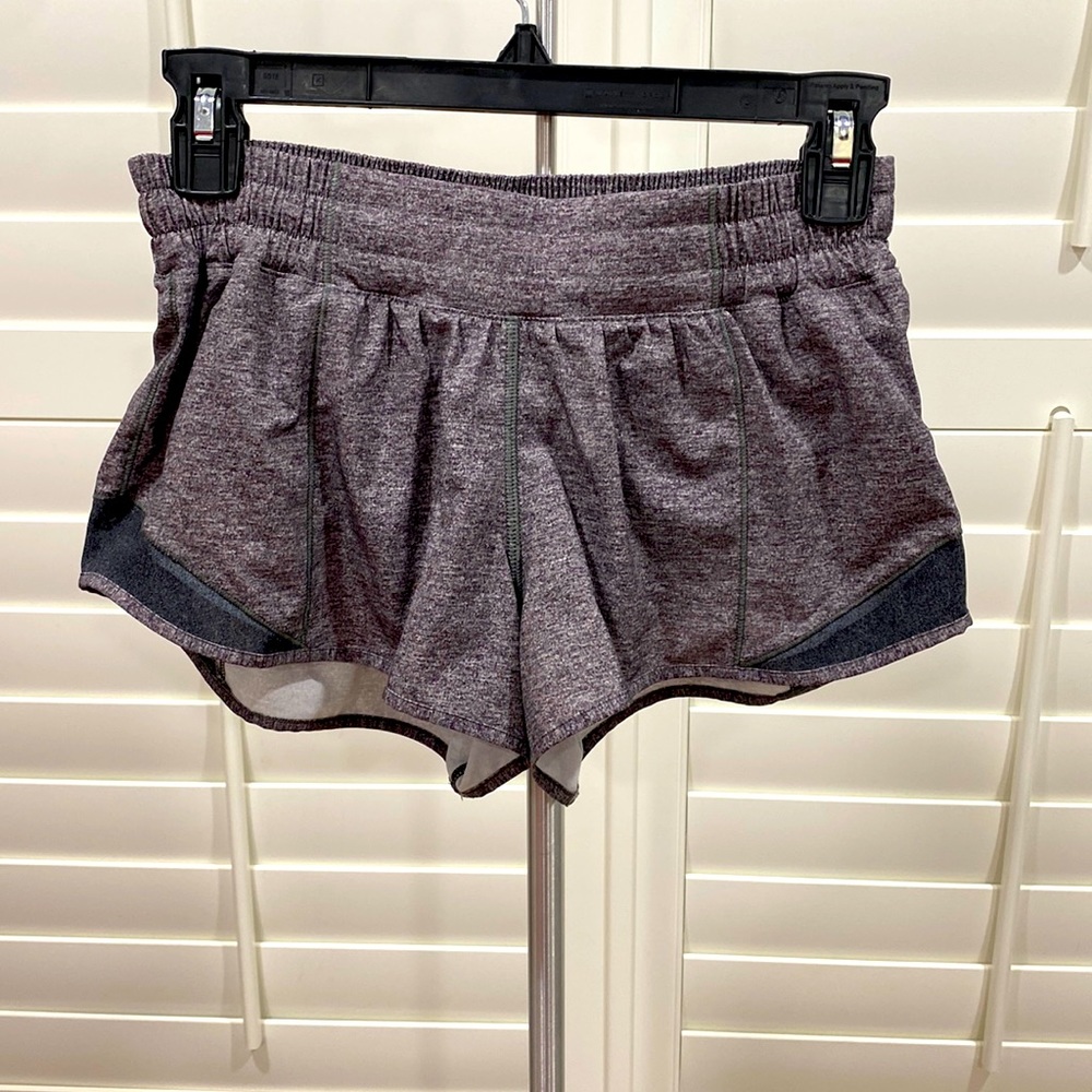 Lululemon Hotty Hot 2.5” Shorts. Grey. 4